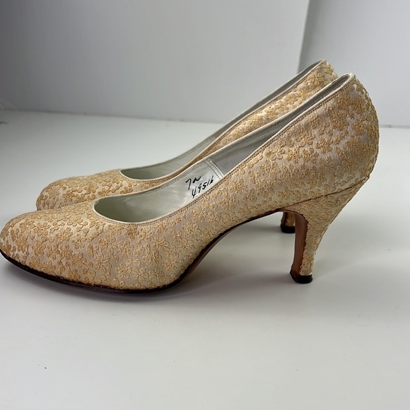 Vintage Andrew Geller cream embossed pumps  shoes - Picture 4 of 11